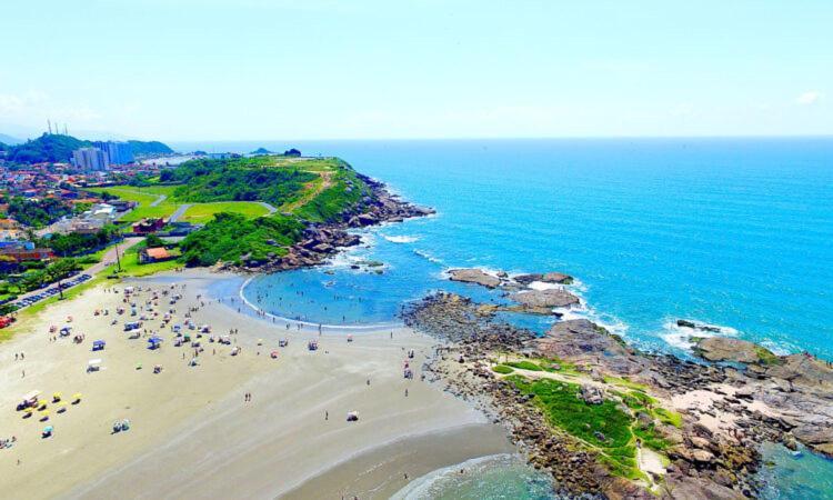 Casa Com Piscina , Churrasqueira, Wi-Fi, Em Rua De Areia A 1Km Da Praia, Bairro Sussegado, Proibido Uso De Som Extremamente Alto Ideal Para Descansar Itanhaem Ngoại thất bức ảnh